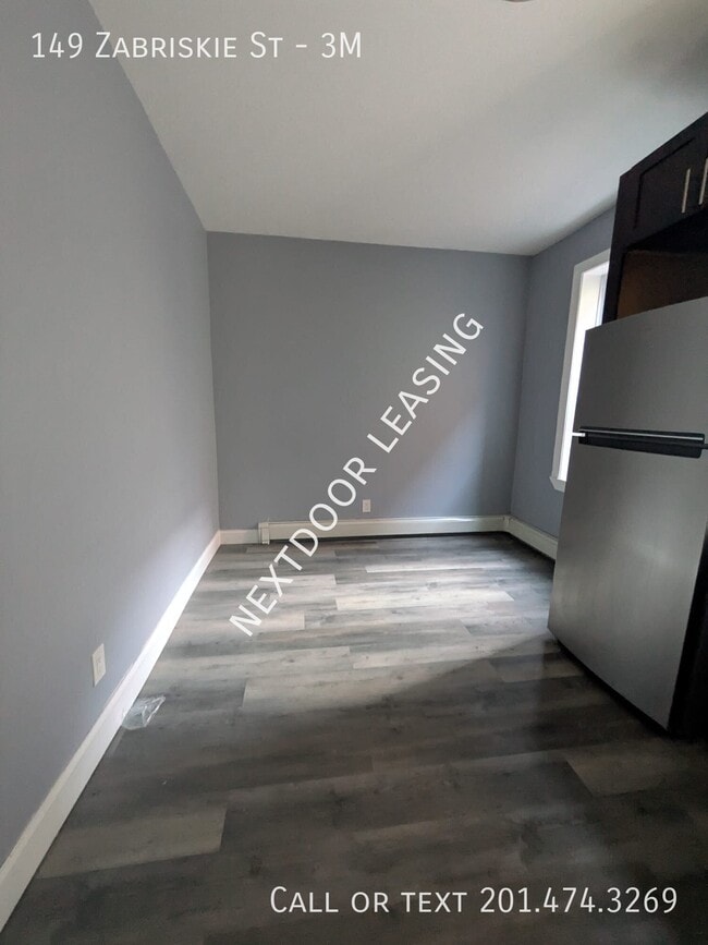 149 Zabriskie St Unidad 3M