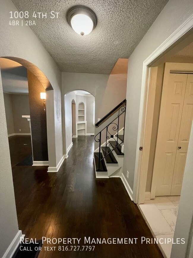 Photo - 1008 S 4 St House