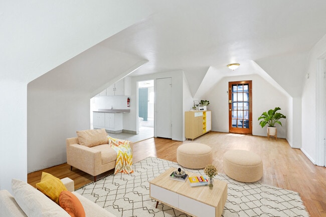 872 N Clarkson