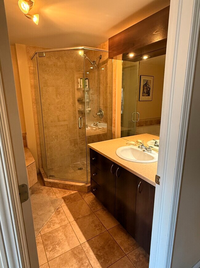 Photo - 1315 Rue Notre-Dame O Unit Coeur de la cité 303