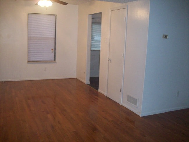 Photo - 2512 Elmwood Pky