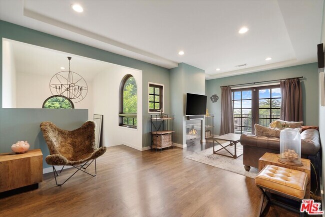 Building Photo - 816 Hyperion Ave Rental
