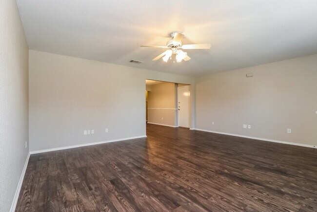 Photo - 2745 Briscoe Dr