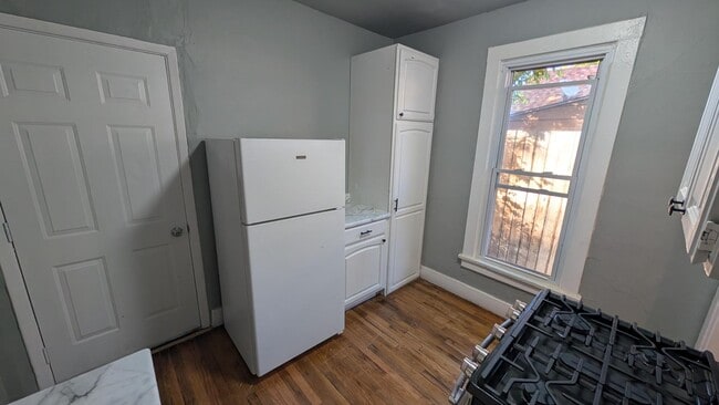 Photo - 400 E 9th St