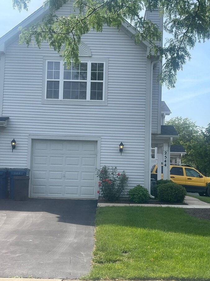 Photo - 2544 Dickens Dr Unidad 2544 Rental
