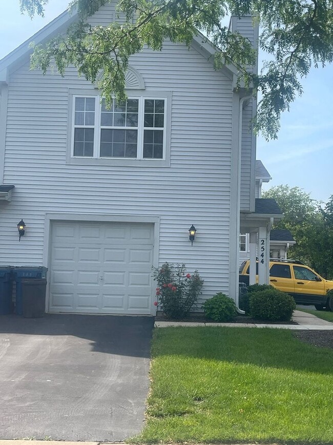 Building Photo - 2544 Dickens Dr Unit 2544 Rental
