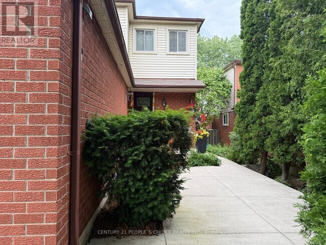 Photo - 2753 Willowmore Way