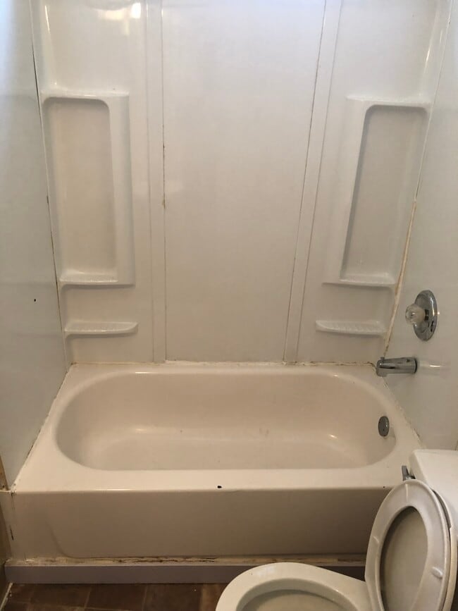 Photo - 200 E Elm St Unit Apt 4