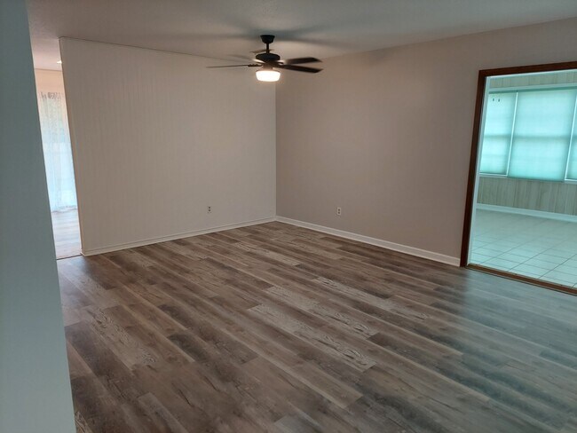 Photo - 1335 Windamere Rd