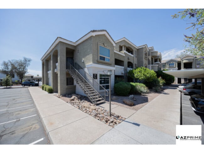 Building Photo - Welcome to this beautifully maintained 1/1 condo in the sought-after Carlyle Condominiums!