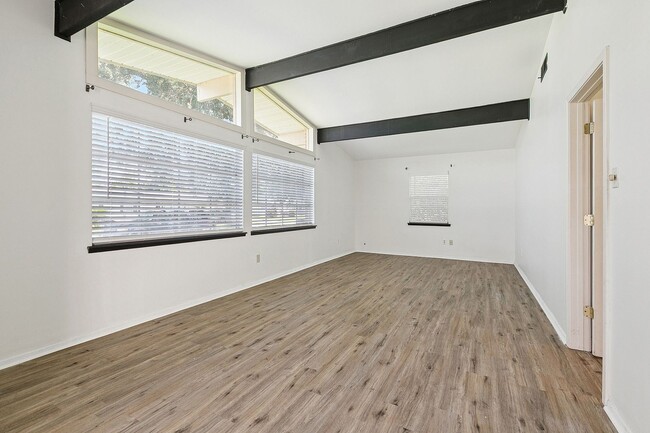 Photo - Cozy Oasis in Metairie: Your Dream Home Aw...