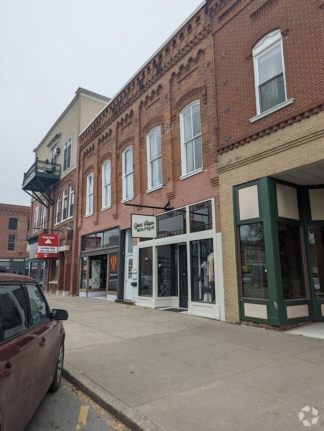 Building Photo - Fayette Square Unit 118 1/2 E Morrison St Rental