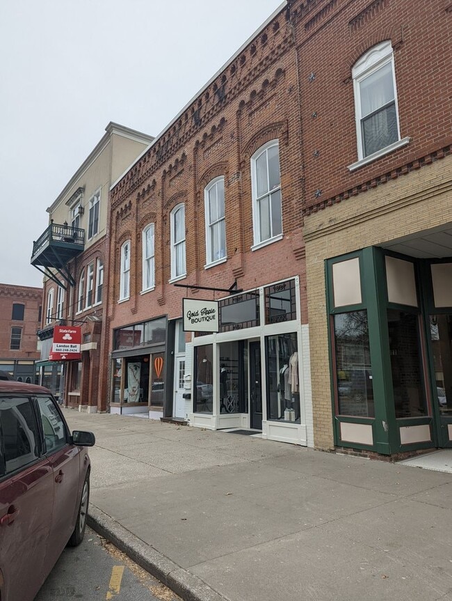 Fayette Square - Fayette Square Apartment Unit 118 1/2 E Morrison St
