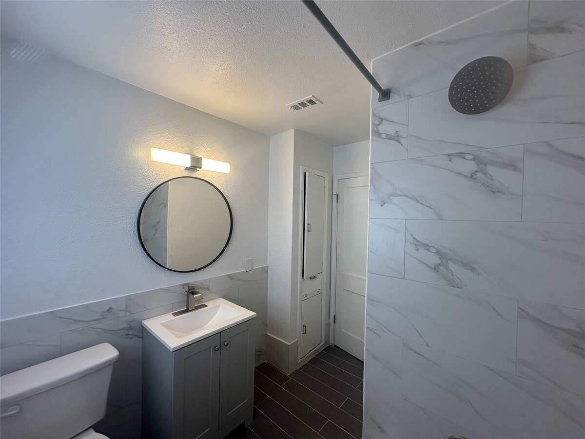 Photo - 3444 Blodgett St