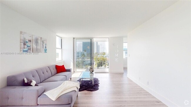 Building Photo - 16570 NE 26th Ave Unit 6F Rental