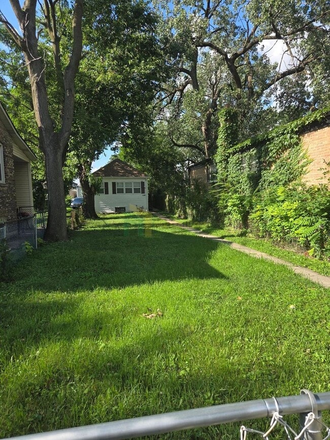 Photo - Beautifully Renovated 3 Bedroom / 1 Bathro...