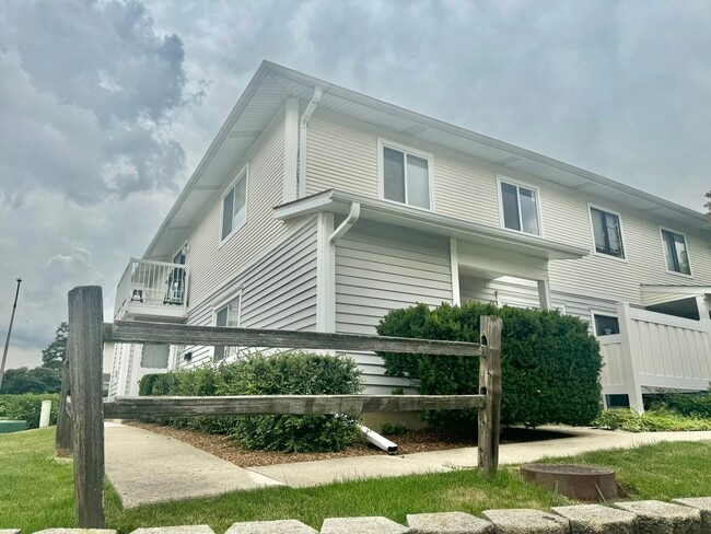Building Photo - 741 Edgelake Point Rental