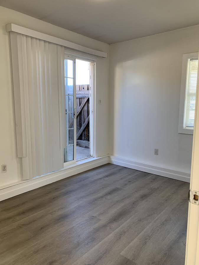 Photo - 427 Mignot Ln