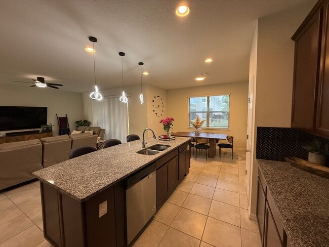 Photo - 2643 E Lake Pointe Dr