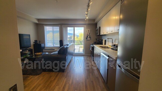 Photo - 1550-1550 Dickson Ave