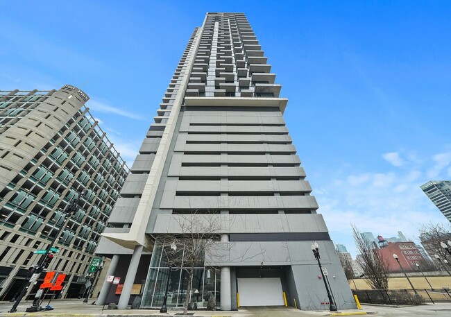 Building Photo - 235 W Van Buren St Unit 3315