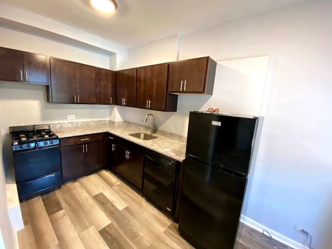 Photo - 839 W Sheridan Rd Unit 214