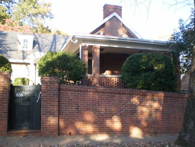 Photo - 1535 Gordon Ave Unidad Apt #A/B