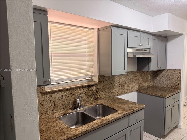 Building Photo - 311 NE 57th St Unit 311