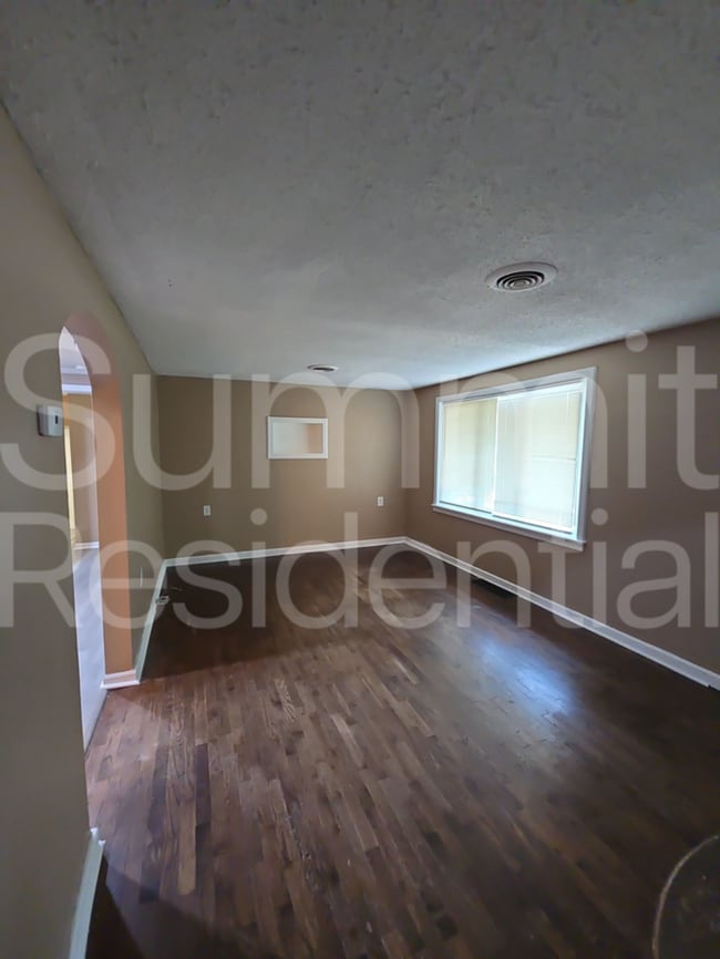 Photo - 2500 NE 46th St