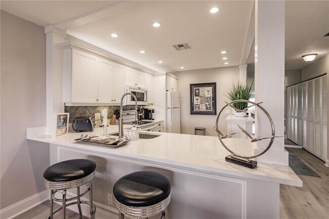 Photo - 1255 E Peppertree Dr Unit 305