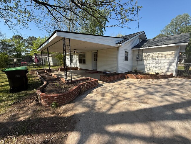 Photo - Now Available! Charming 3-Bedroom, 1-Bathroom Home in Decatur, AL