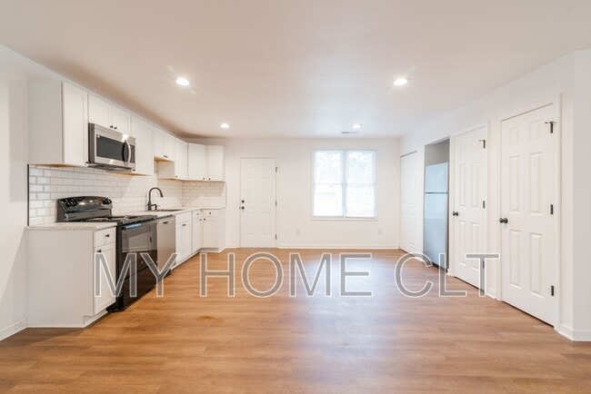 Photo - 215 Johndy Ave