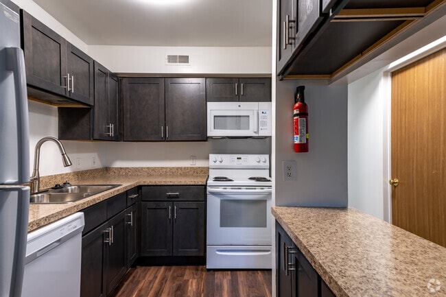 2BR, 1BA - 925SF - Kitchen