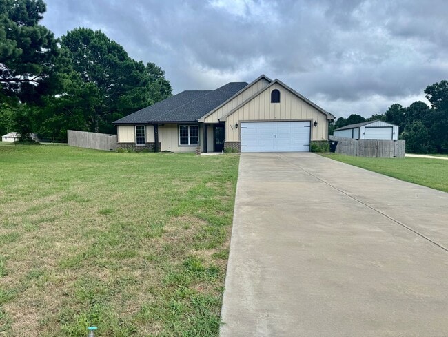 Building Photo - Modern 3-bed/2-bath!