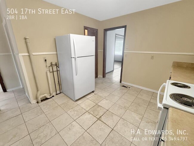 Photo - 504 17th St E