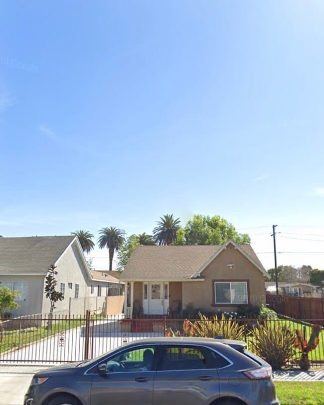 Photo - 1162 W 74th St
