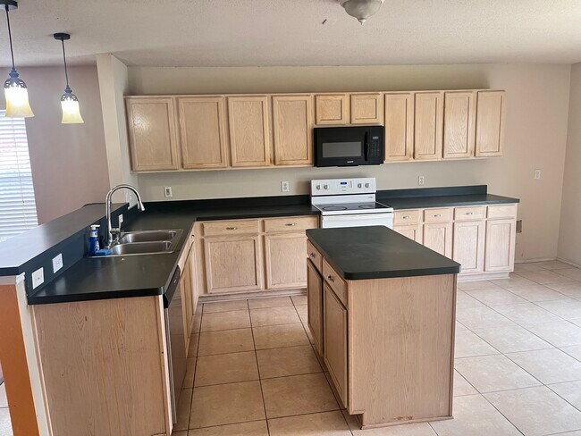 Photo - 2405 Eastborne Dr