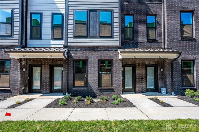 Photo - 323 Sadie Cir