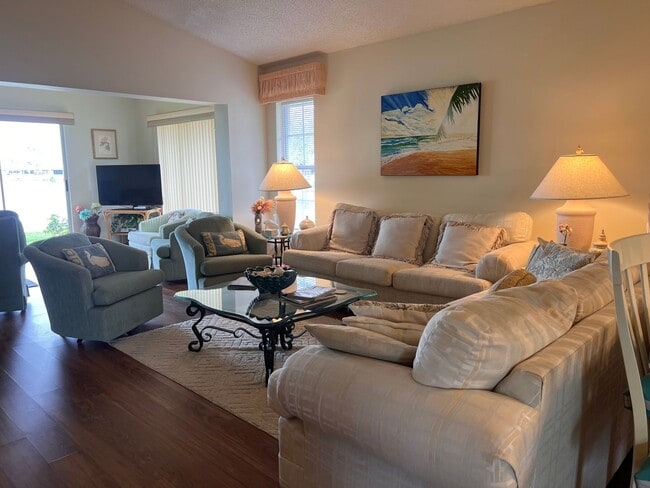 Photo - NEWLY LISTED 2BD/2BA/2CG Villa