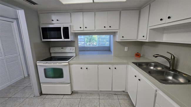 Photo - 16800 NE 15th Ave Unit 209