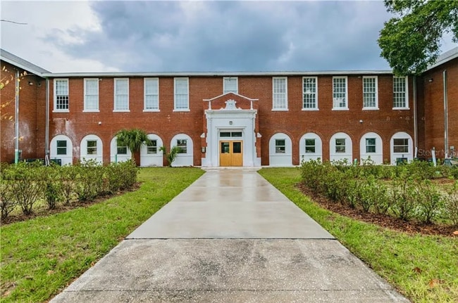 Building Photo - 1090 10th St N