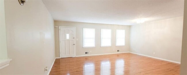 Photo - 2866 Manor Ct