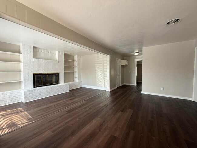 Photo - 1404 Chaco Ave