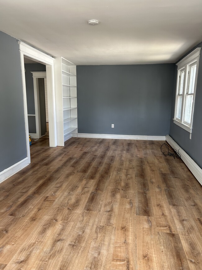 Building Photo - 17 E Meyran Ave Unit 1 Rental
