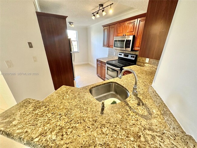 Photo - 8955 Wiles Rd Unidad 208