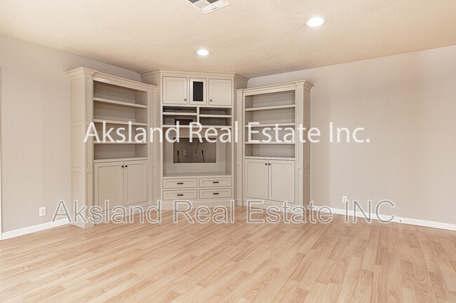 697 Garden Gate Dr