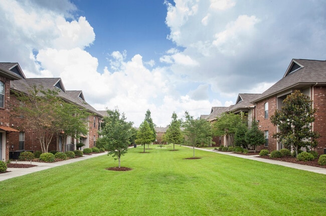 The Village at Fountain Lake - The Village at Fountain Lake Apartments