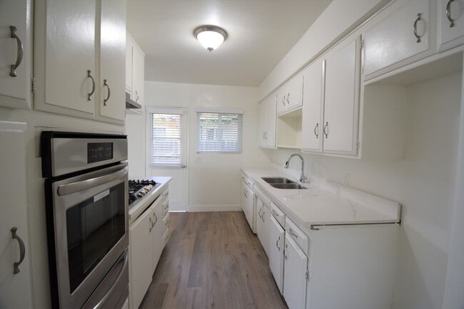 Photo - 15940 Hart St Unit 15940