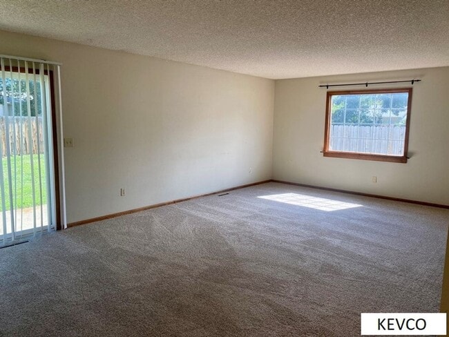 Photo - Awesome Home on Cul-du-Sac Near the Foothills!