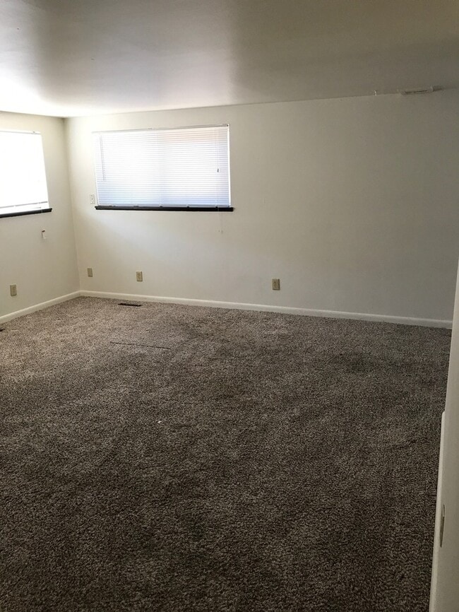 Photo - Central Loveland! Spacious 2 Bedroom / 1 B...